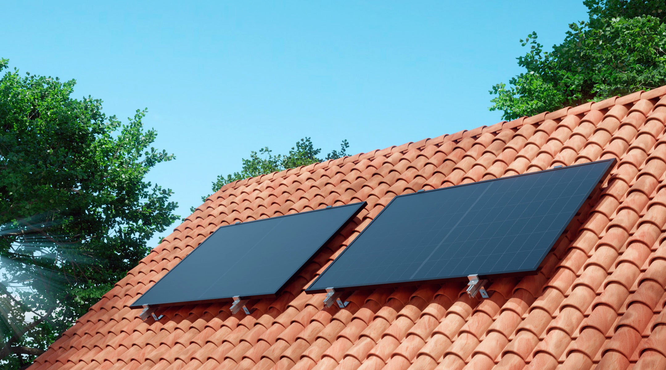 Solar panels installed on a terracotta tile roof – Paneles solares instalados en un tejado de tejas de terracota