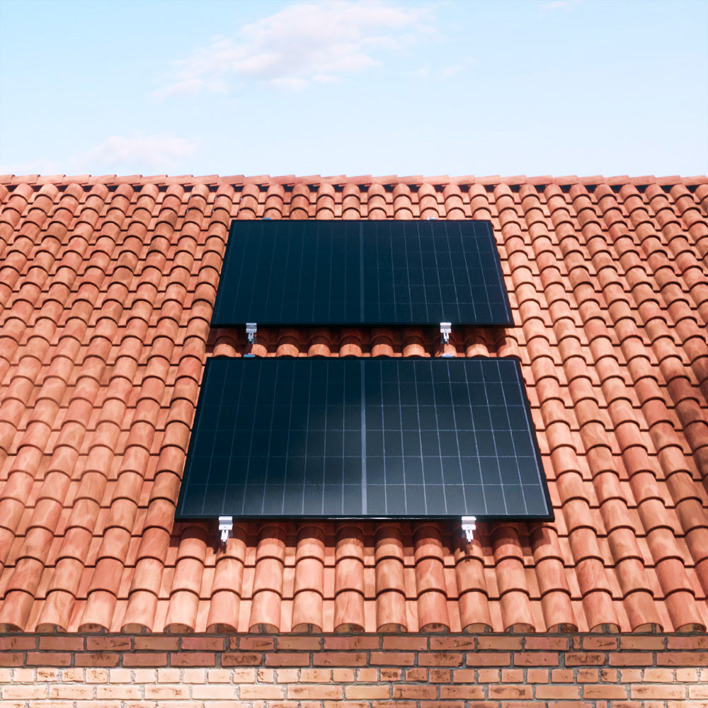 Solar panels installed on a terracotta tile roof – Paneles solares instalados en un tejado de tejas de terracota