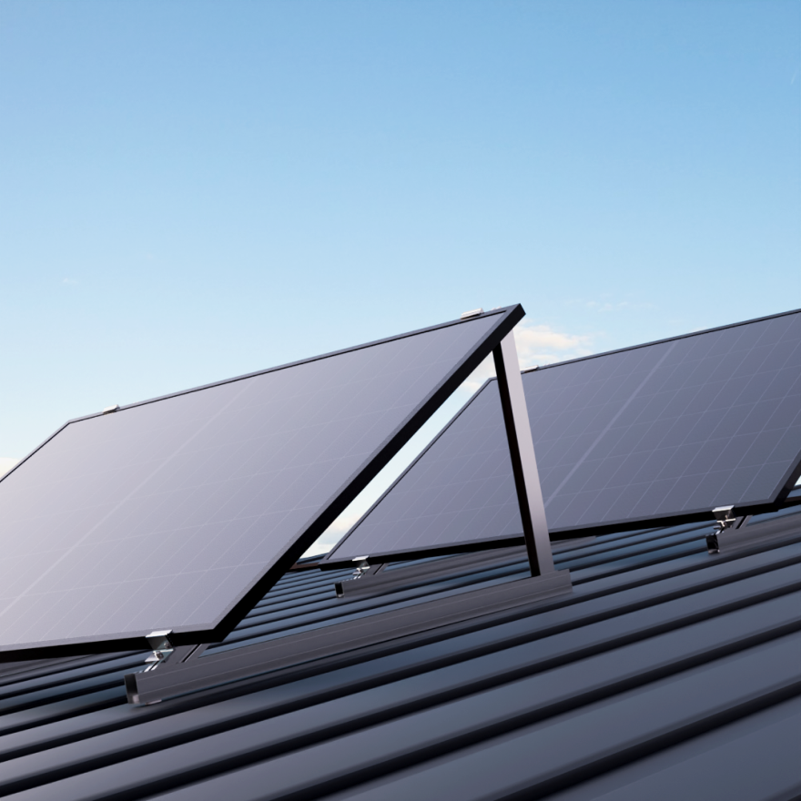 Solar panels mounted on a sandwich metal roof – Paneles solares instalados en un tejado sandwich metálico 30º angle