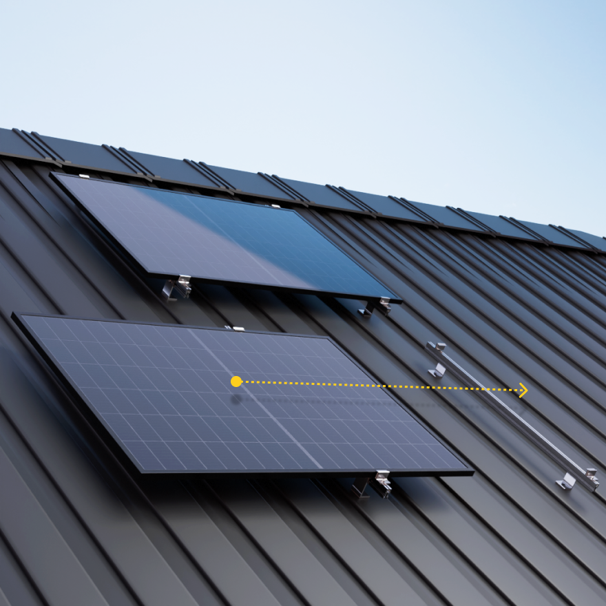 Solar panels mounted on a sandwich metal roof – Paneles solares instalados en un tejado sandwich metálico flat